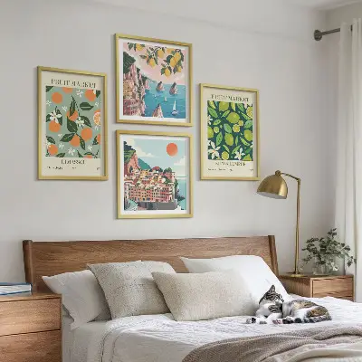 Composição de quadros com pôsteres vintage de estampas de frutas