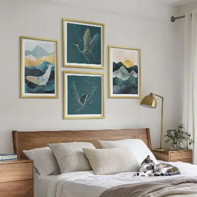 Conjunto de quadros com arte abstrata de montanhas e guindastes