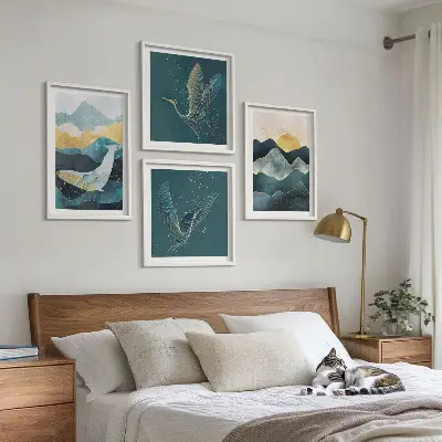 Conjunto de quadros com arte abstrata de montanhas e guindastes