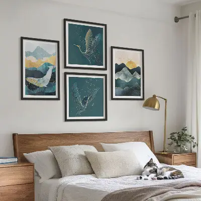 Conjunto de quadros com arte abstrata de montanhas e guindastes