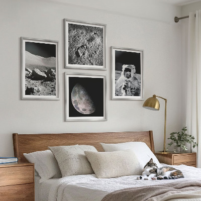 Conjunto de 4 quadros com moldura pegada de astronauta na Lua