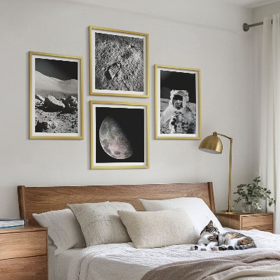 Conjunto de 4 quadros com moldura pegada de astronauta na Lua