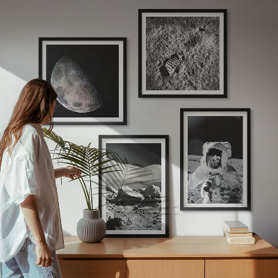Conjunto de 4 quadros com moldura pegada de astronauta na Lua