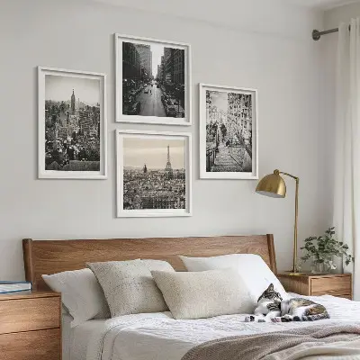 Composição de quadros vistas de Paris e Nova York com escadas