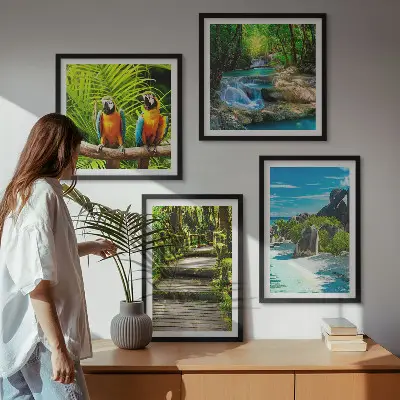 Conjunto de 4 quadros com moldura retratando cachoeira de papagaios na floresta tropical