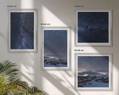 Conjunto de 4 quadros com moldura com estampa de céu noturno, montanhas e estrelas