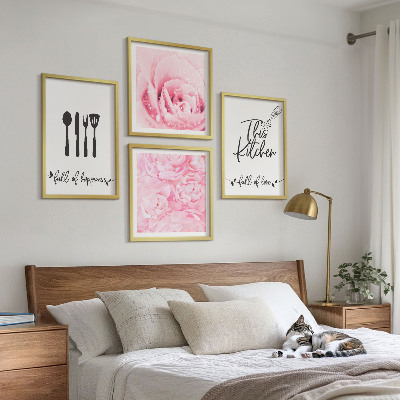 Conjunto de 4 quadros com moldura delicadas flores de rosa na cozinha