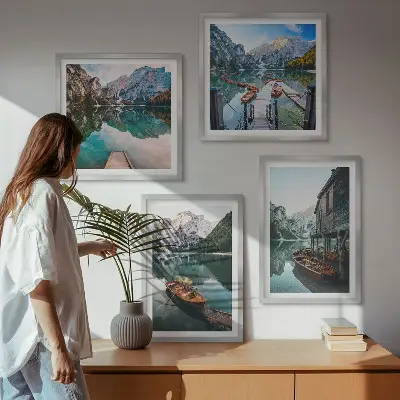 Composição de quadros com lago, montanhas, barcos e chalé