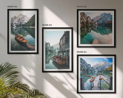 Composição de quadros com lago, montanhas, barcos e chalé