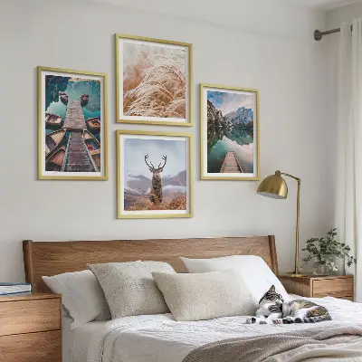 Conjunto de 4 quadros com moldura com temática de barcos no lago, veados e montanhas