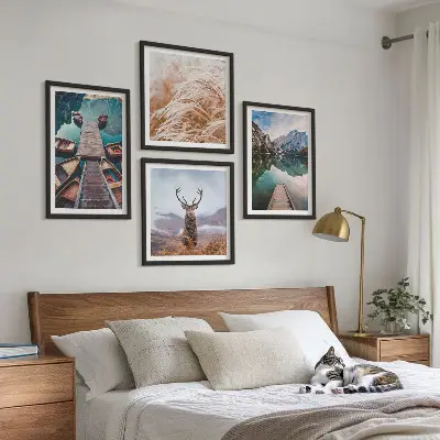 Conjunto de 4 quadros com moldura com temática de barcos no lago, veados e montanhas