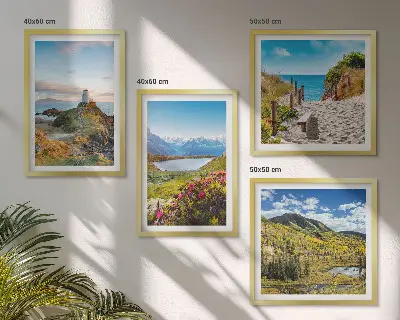 Conjunto de 4 quadros com moldura com paisagens de praia, farol, montanhas, prados e flores