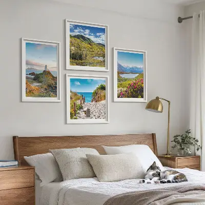 Conjunto de 4 quadros com moldura com paisagens de praia, farol, montanhas, prados e flores