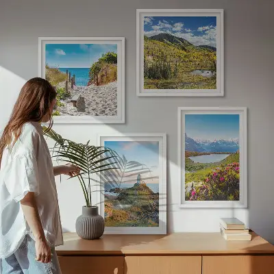 Conjunto de 4 quadros com moldura com paisagens de praia, farol, montanhas, prados e flores