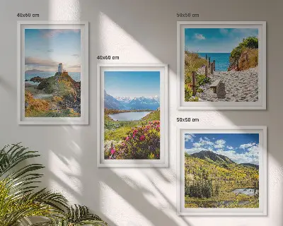 Conjunto de 4 quadros com moldura com paisagens de praia, farol, montanhas, prados e flores