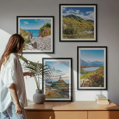 Conjunto de 4 quadros com moldura com paisagens de praia, farol, montanhas, prados e flores