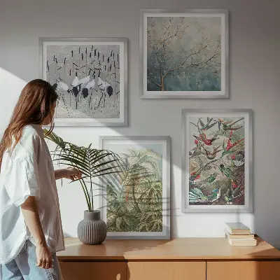 Conjunto de 4 quadros com moldura com estampas de plantas tropicais, pássaros e natureza