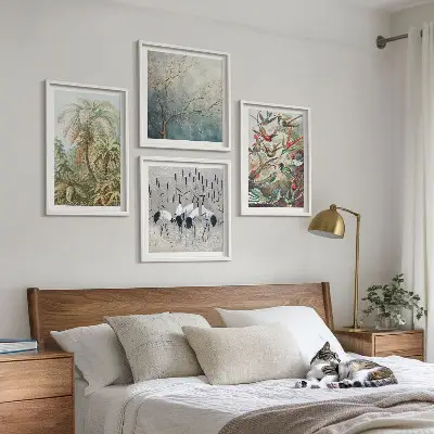 Conjunto de 4 quadros com moldura com estampas de plantas tropicais, pássaros e natureza