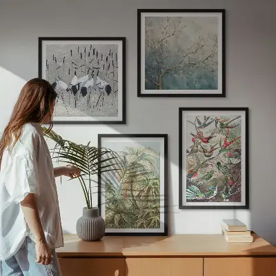 Conjunto de 4 quadros com moldura com estampas de plantas tropicais, pássaros e natureza