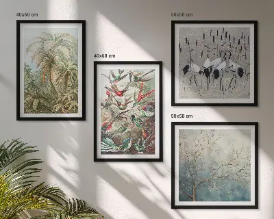 Conjunto de 4 quadros com moldura com estampas de plantas tropicais, pássaros e natureza