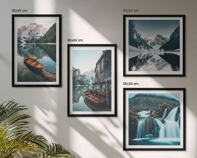 Conjunto de 4 quadros com moldura barcos em lagos de montanha