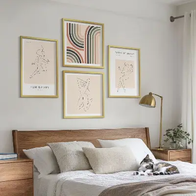 Conjunto de 4 quadros com moldura com ilustrações de silhuetas femininas