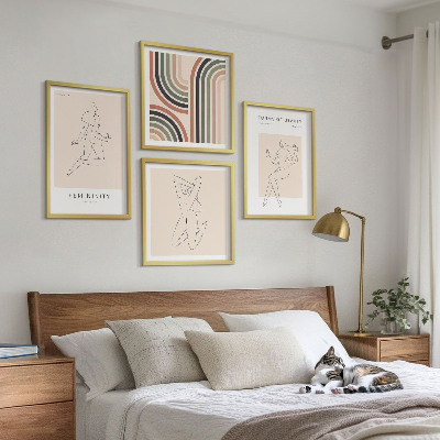 Conjunto de 4 quadros com moldura Silhuetas femininas em cartazes