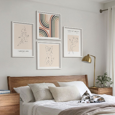 Conjunto de 4 quadros com moldura Silhuetas femininas em cartazes
