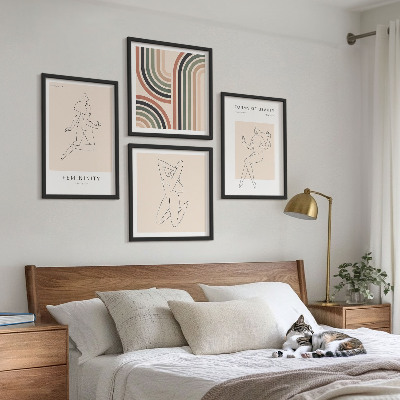Conjunto de 4 quadros com moldura Silhuetas femininas em cartazes