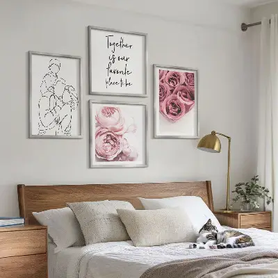 Conjunto de 4 quadros com moldura decorativos com desenho linear de buquês de rosas para a família