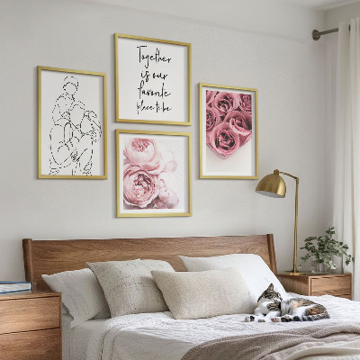 Conjunto de 4 quadros com moldura Buquês de rosas em estilo de desenho linear para a família