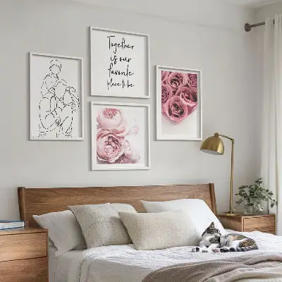 Conjunto de 4 quadros com moldura decorativos com desenho linear de buquês de rosas para a família