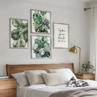 Composição de quadros decorativa com folhas tropicais verdes