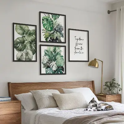 Composição de quadros decorativa com folhas tropicais verdes