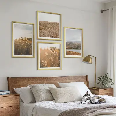 Conjunto de 4 quadros com moldura com paisagens de prados, montanhas e lago