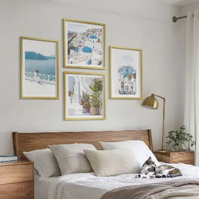 Conjunto de 4 quadros com moldura com estampas de escadas brancas e plantas à beira-mar