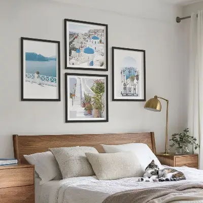Conjunto de 4 quadros com moldura com estampas de escadas brancas e plantas à beira-mar
