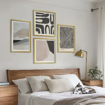 Composição de quadros com estampas abstratas de decoração estilo boho