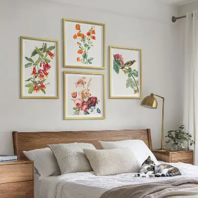 Conjunto de 4 quadros com moldura com estampa de flores pintadas e pássaro retrô