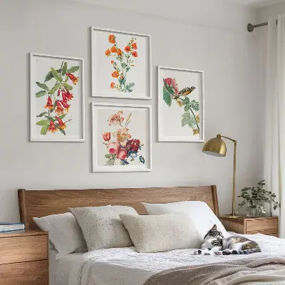 Conjunto de 4 quadros com moldura com estampa de flores pintadas e pássaro retrô