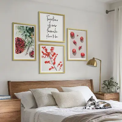 Conjunto de 4 quadros com moldura de frutos vermelhos com estilo minimalista