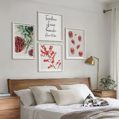 Conjunto de 4 quadros com moldura de frutos vermelhos com estilo minimalista