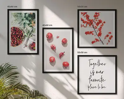 Conjunto de 4 quadros com moldura de frutos vermelhos com estilo minimalista