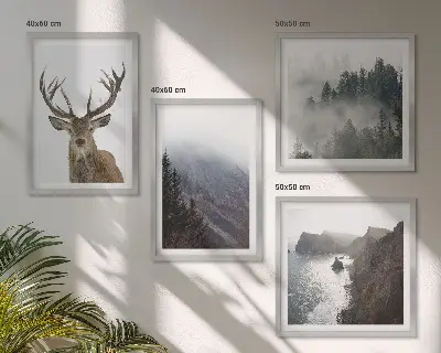 Políptico com moldura paisagem montanhosa com veado no nevoeiro