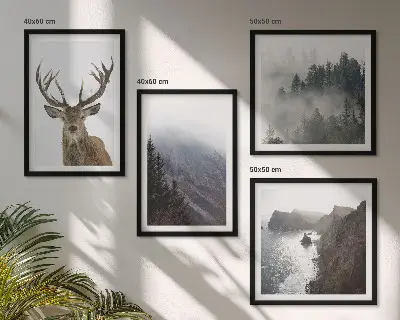 Políptico com moldura paisagem montanhosa com veado no nevoeiro