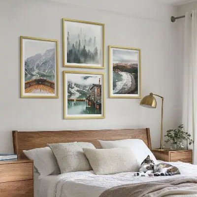 Conjunto de 4 quadros com moldura de montanhas, lago, barco, neblina e praia