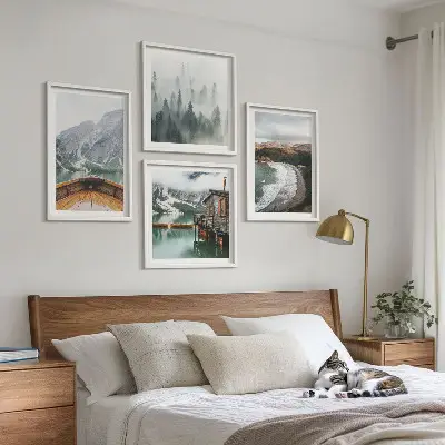 Conjunto de 4 quadros com moldura de montanhas, lago, barco, neblina e praia