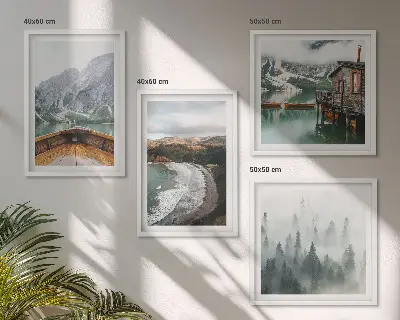 Conjunto de 4 quadros com moldura de montanhas, lago, barco, neblina e praia