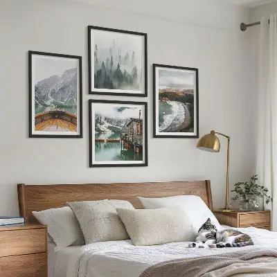 Conjunto de 4 quadros com moldura de montanhas, lago, barco, neblina e praia