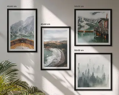 Conjunto de 4 quadros com moldura de montanhas, lago, barco, neblina e praia